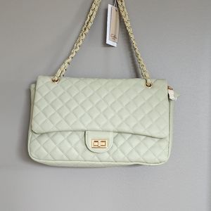 NWT Classic Quilted Medium-sized handbag with gold hardware.